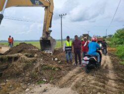 Perkuat Aksesibilitas Ekonomi Masyarakat, Ketua DPRA Tinjau Langsung Proyek Pembangunan Jalan Buloh Blang Ara