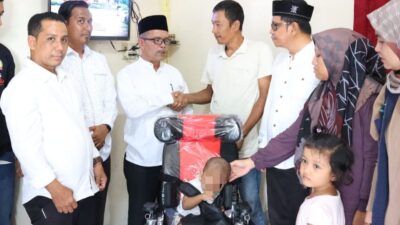 Beri Sentuhan Anak Cerebral Palsy, Kadinsos Aceh Salurkan Kursi Roda Adaptif